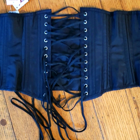 True Corset - Picture 4 of 5